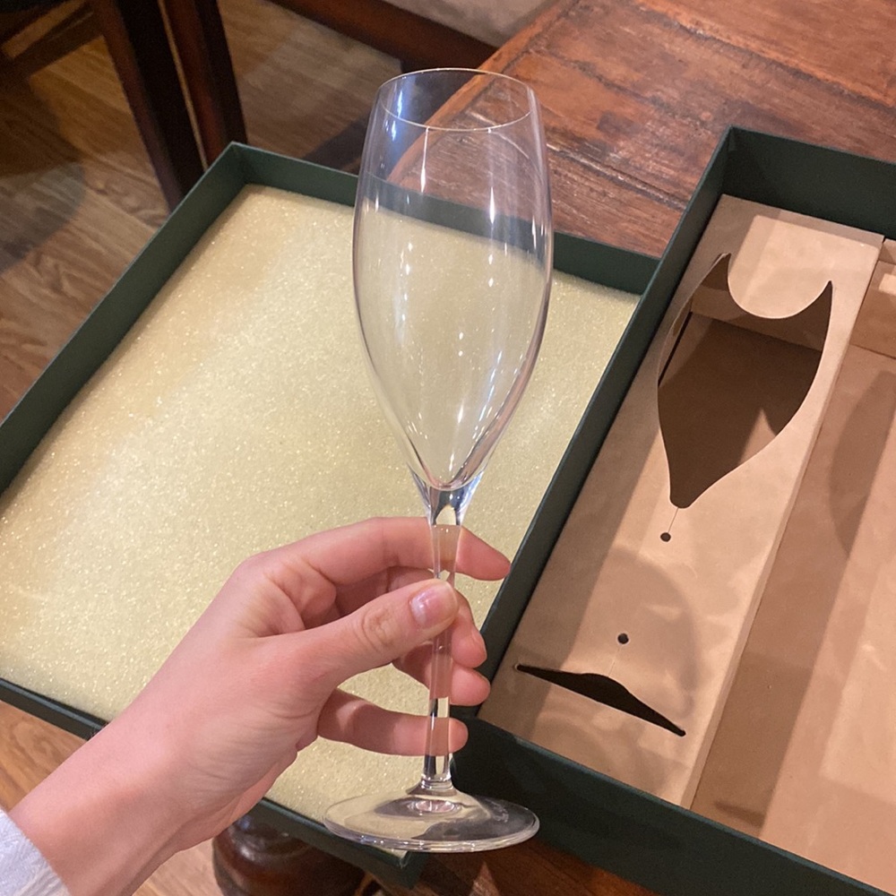 Champagne Flutes - Elegant Clear Glass Set - Picture 6 of 7